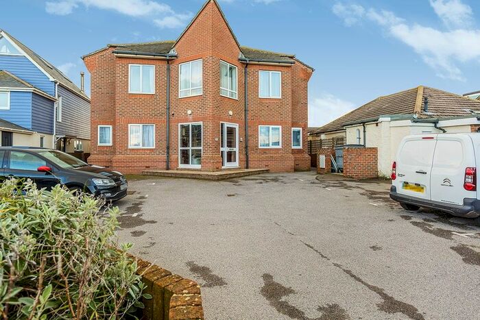 2 Bedroom Flat To Rent In Southwood Road, Hayling Island, Hampshire PO11