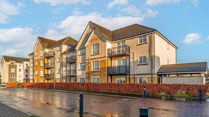 2 Bedroom Flat To Rent In Crown Crescent, Larbert, Falkirk, FK5