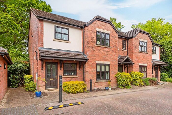 2 Bedroom Flat To Rent In Lode Lane, Solihull, West Midlands, B91