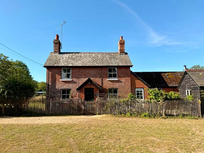 3 Bedroom Detached House For Sale In Canterton Lane, Brook, Lyndhurst, Hampshire, SO43