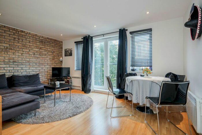 2 Bedroom Flat For Sale In Dewey Lane, London, SW2