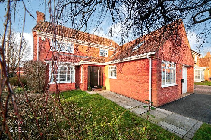 4 Bedroom Detached House For Sale In Luton, Bedfordshire, LU2