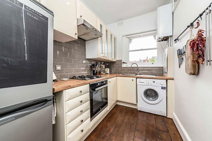 2 Bedroom Flat To Rent In Hopton Road, Streatham, SW16