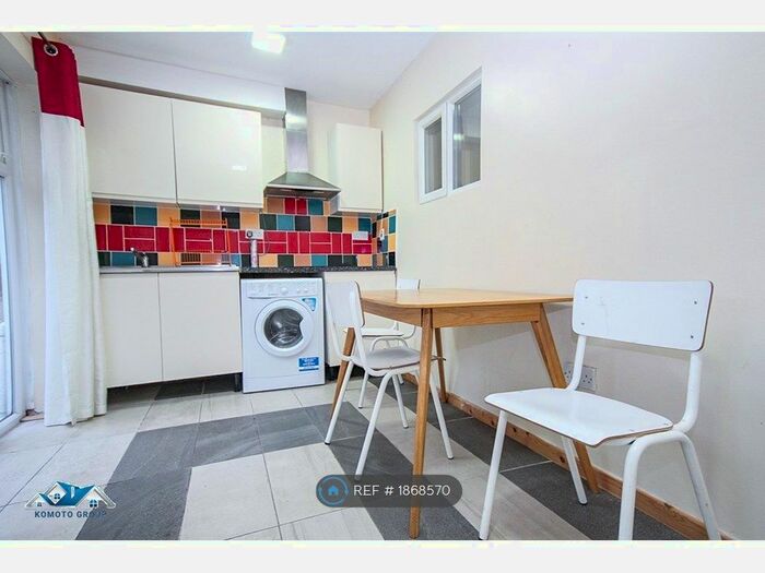 3 Bedroom End Of Terrace House To Rent In Dudley Road East, Dudley, B69