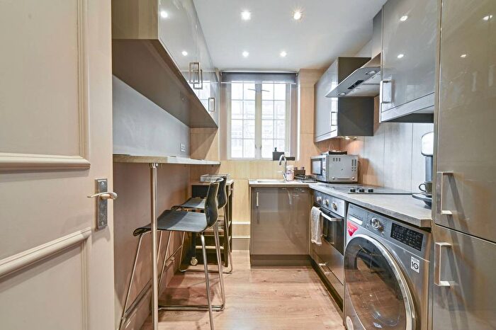 2 Bedroom Flat To Rent In Harrowby Street, Marylebone, London, W1H