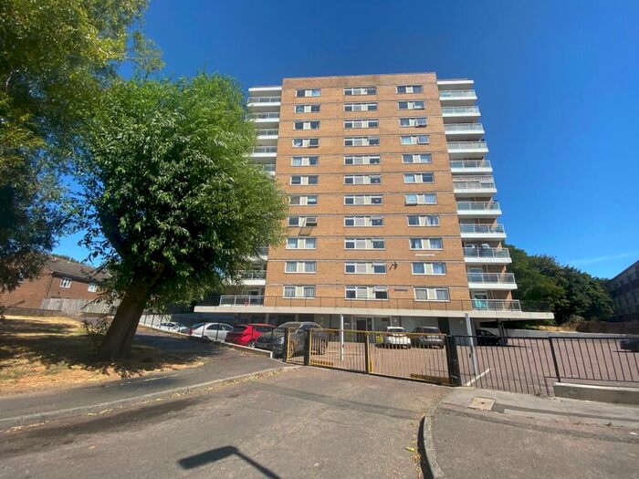 2 Bedroom Flat To Rent In Hollingbourne Tower Orpington, BR5