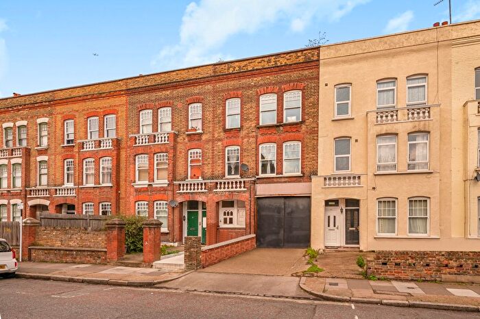 2 Bedroom Flat For Sale In Southampton Way, Camberwell, SE5