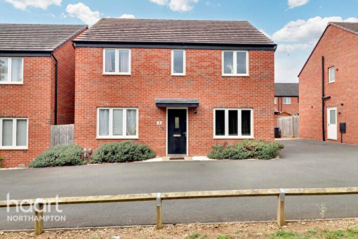 4 Bedroom Detached House For Sale In Pemberley Walk, Northampton, NN5