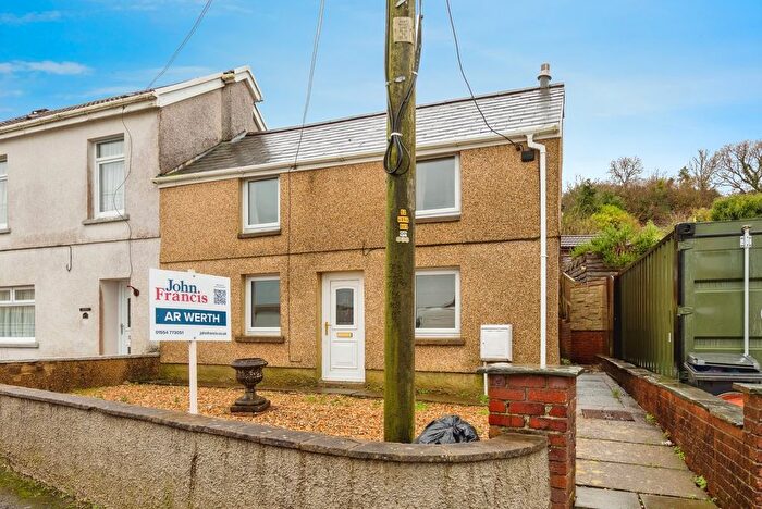 2 Bedroom Semi Detached House For Sale In Heol Waunyclun, Trimsaran, Kidwelly, Carmarthenshire, SA17