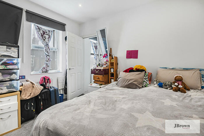 2 Bedroom Apartment For Sale In Sumner Road, Croydon, Surrey, CR0
