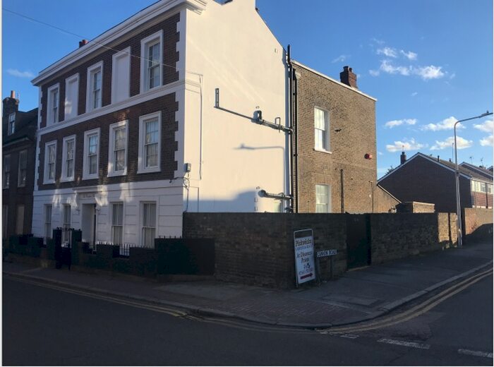 2 Bedroom Flat To Rent In High Street, Ramsgate, CT11