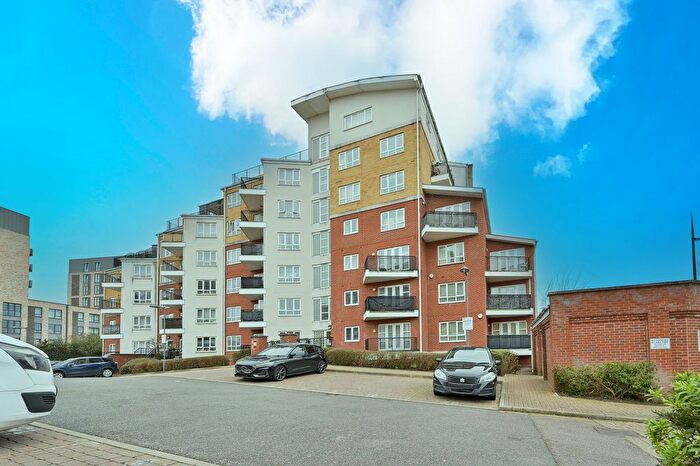 2 Bedroom Flat For Sale In The Gateway, Omega Court The Gateway, WD18