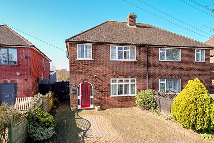 3 Bedroom House For Sale In Woodland Drive, St. Albans, AL4