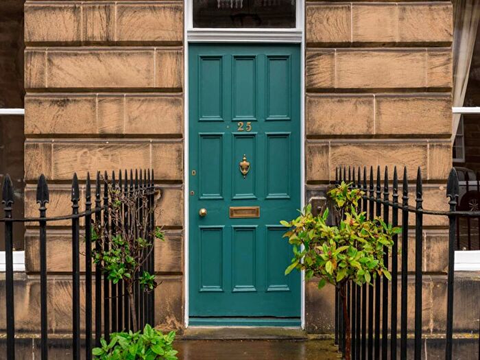 2 Bedroom Flat To Rent In Danube Street, Edinburgh, EH4