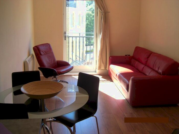 2 Bedroom Flat To Rent In Textile Street, Dewsbury, WF13