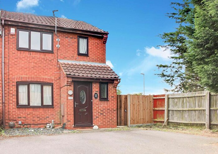 3 Bedroom Semi-Detached House To Rent In Swift Close, St. Neots, PE19