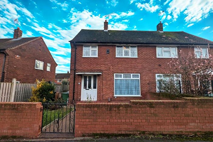3 Bedroom Semi Detached House For Sale In West Grange Road, Leeds, LS10
