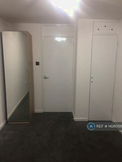 2 Bedroom Flat To Rent In Oaks Lane, Ilford, IG2