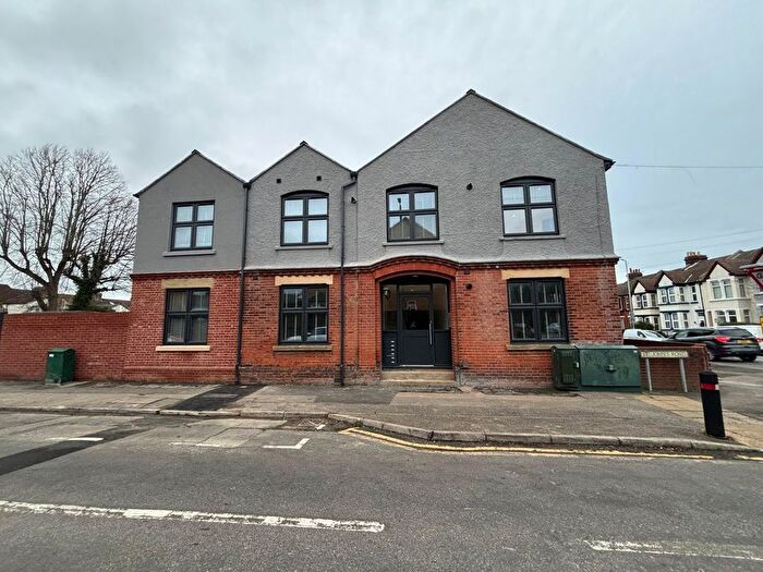 1 Bedroom Flat To Rent In Rock Avenue, Gillingham, ME7