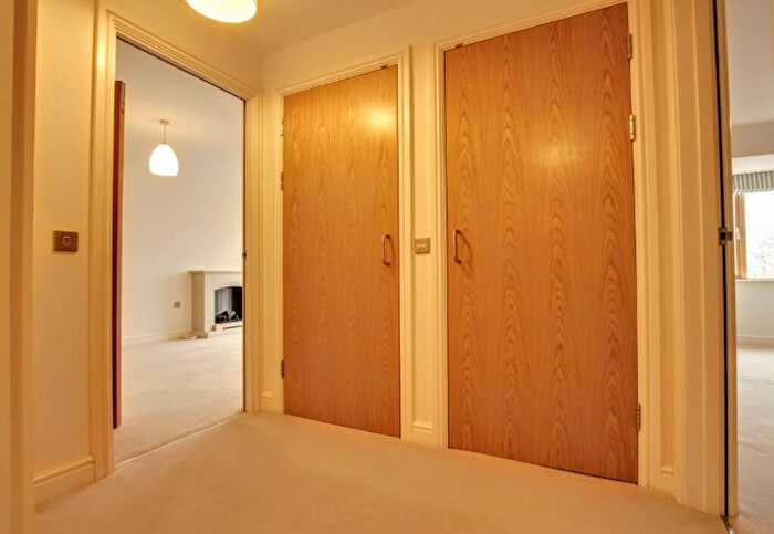 1 Bedroom Retirement Property For Sale In Kleinwort Close, Hurst Place, RH16