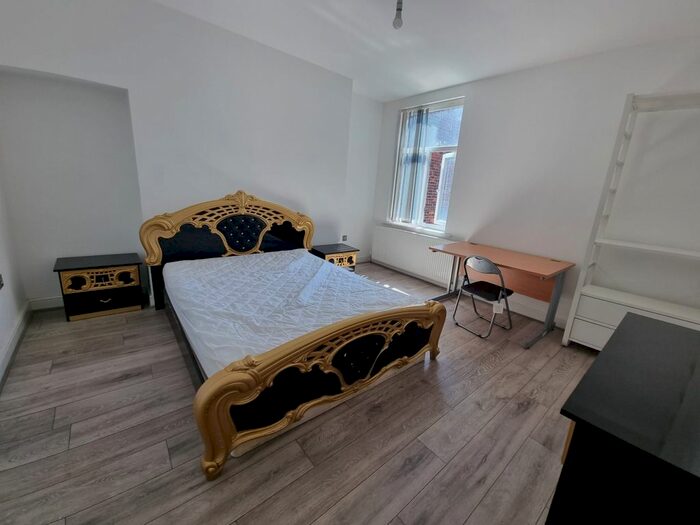 9 Bedroom Terraced House To Rent In Dickenson Road, Longsight, Manchester, M13