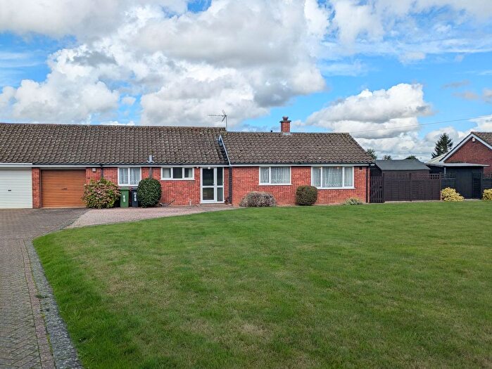 3 Bedroom Detached Bungalow For Sale In Owletts Lane, Wick, WR10