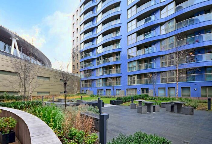 Studio To Rent In Queensland Road, Islington, London, N7