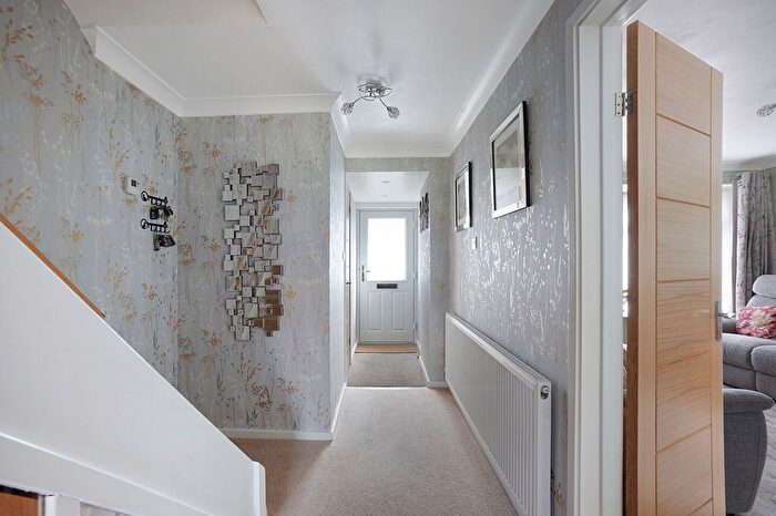 4 Bedroom Semi-detached House For Sale In Woodberry Drive, Sittingbourne, Kent, ME10