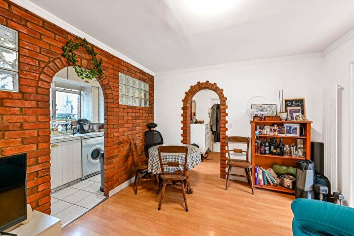 2 Bedroom Flat To Rent In Harecourt Road, Islington, London, N1