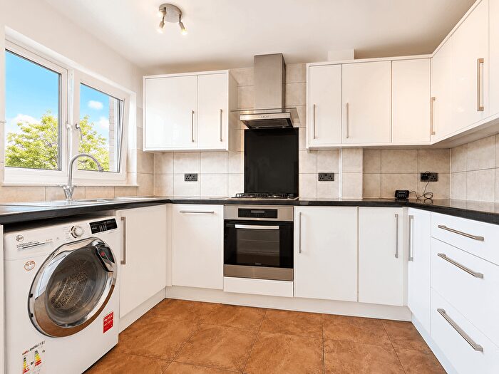 2 Bedroom Maisonette To Rent In Leyburn Gardens, London, CR0