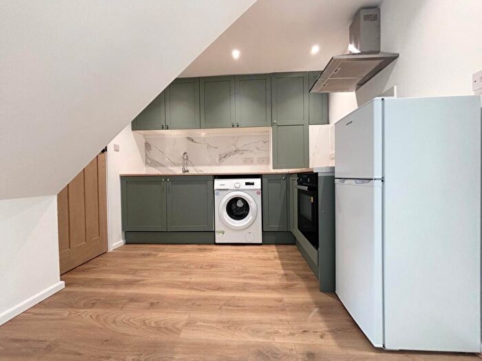 2 Bedroom Flat To Rent In Chaucer Way, Hitchin, SG4