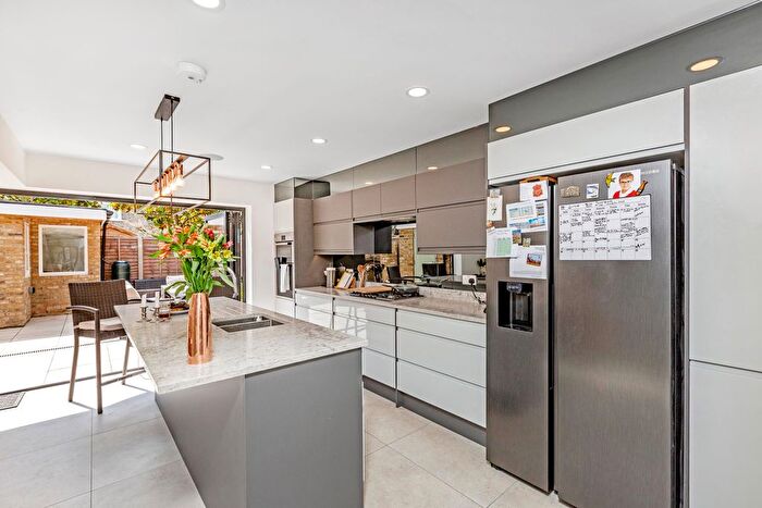 5 Bedroom Terraced House To Rent In Broughton Road, London, SW6
