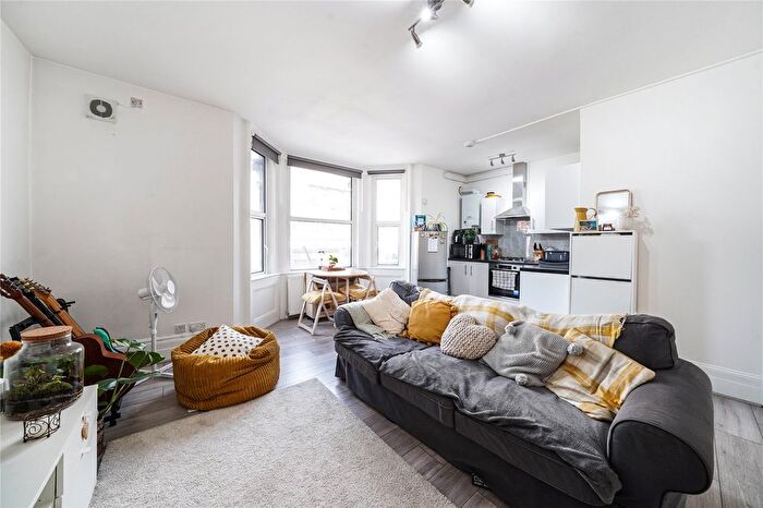 1 Bedroom Flat To Rent In Gleneldon Mews, London, SW16