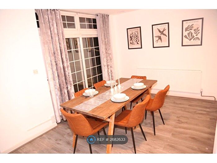 4 Bedroom Terraced House To Rent In Golders Rise, London, NW4