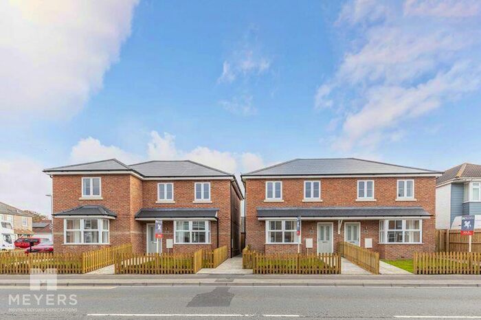 3 Bedroom Semi-Detached House To Rent In Fairmile Road, Christchurch, BH23