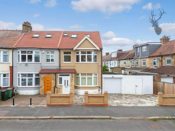4 Bedroom End Of Terrace House For Sale In Hampton Road, Chingford, E4