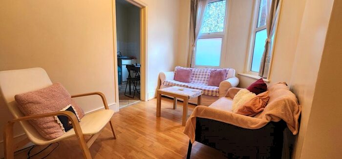 2 Bedroom Flat To Rent In Wightman Road, London, N8