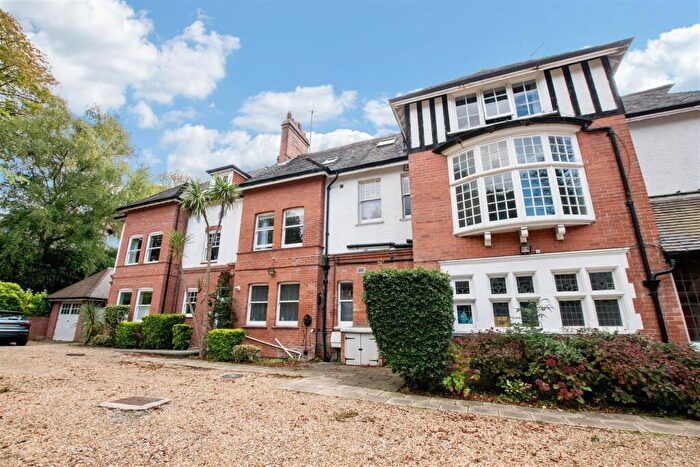 2 Bedroom Flat For Sale In Mckinley Road, Bournemouth, BH4