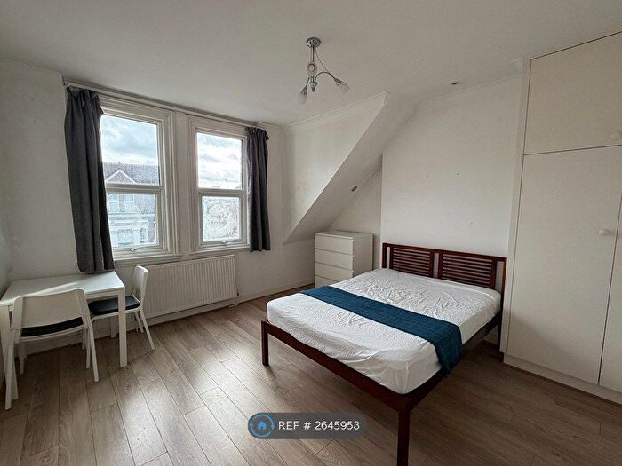 Studio To Rent In Kilburn, London, NW6