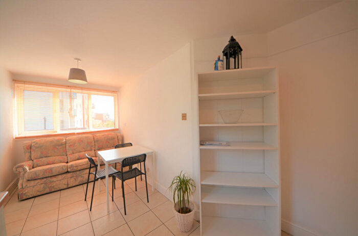 3 Bedroom Flat To Rent In Bingfield Street, Islington, London, N1