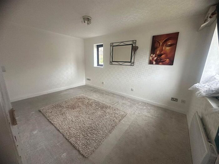 1 Bedroom Property To Rent In Sandpiper Road, Aldermans Green, CV2