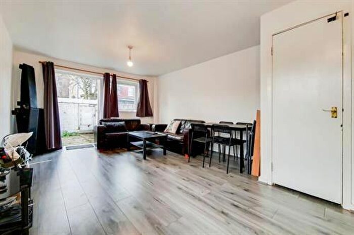 4 Bedroom Terraced House To Rent In Appleby Close, Seven Sisters, N15