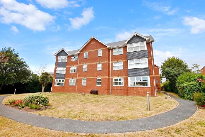 2 Bedroom Flat For Sale In Long Causeway, Exmouth, Devon, EX8
