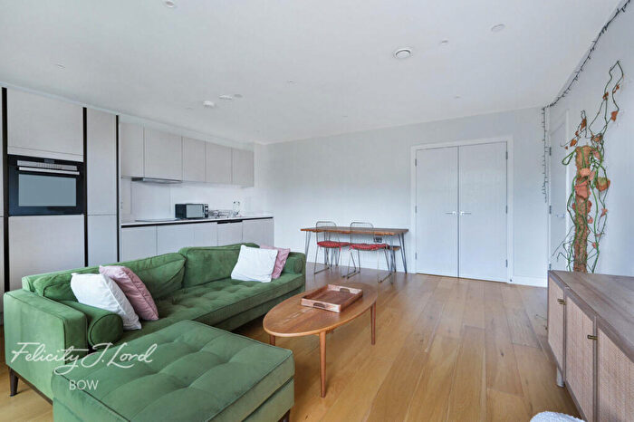 1 Bedroom Apartment For Sale In Navigators Walk, London, E3