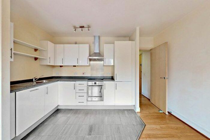 2 Bedroom Flat To Rent In Albemarle Road, Beckenham, BR3