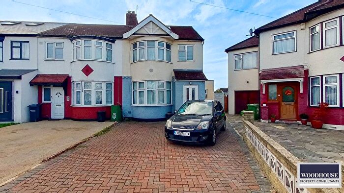 4 Bedroom Terraced House For Sale In Lodge Crescent, Waltham Cross, EN8