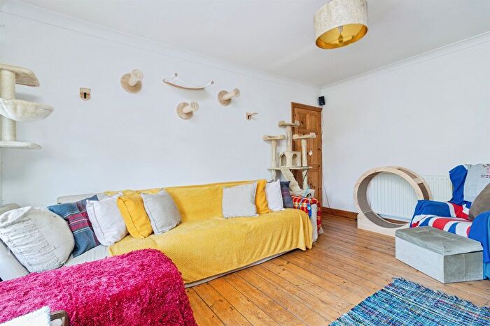 2 Bedroom Semi-detached Bungalow For Sale In Park Avenue, Brixham, TQ5