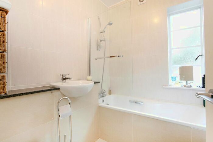 2 Bedroom Flat To Rent In Cambridge Park, Twickenham, TW1