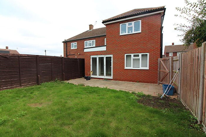 2 Bedroom Apartment For Sale In Milestone Road, Hitchin, SG5