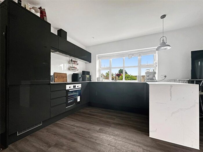 2 Bedroom Apartment To Rent In Chaucer Grove, Exeter, EX4